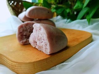 9、紫薯馒头，柔软超弹,蒸锅冷水大火烧开，中火十五分钟后就好。关火，焖五分钟出锅。