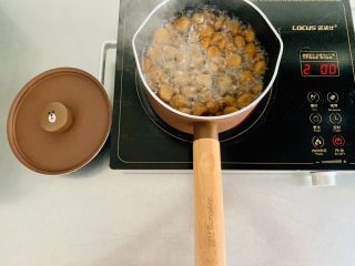 10、脏脏珍珠奶茶,当珍珠漂浮水面时,在煮30秒即可。