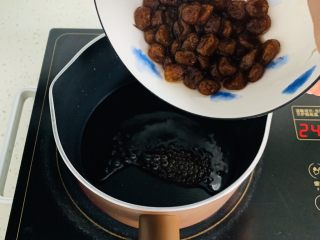 14、脏脏珍珠奶茶,倒入煮好的珍珠。