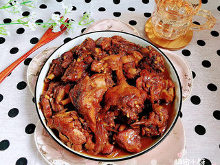 14、酱鸭腿,一盘香浓的卤鸭腿就上桌了!