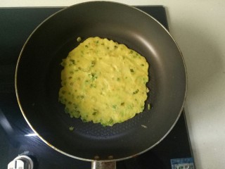 16、玉米渣煎饼,翻面在煎，全程小火，来回翻两回面就好了