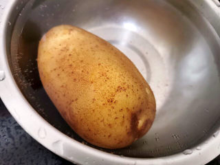 1、土豆炒肉丝,黄心土豆