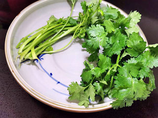 2、土豆炒肉丝,香菜