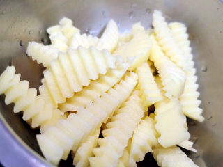 7、土豆炒肉丝,沥干