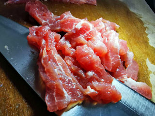 8、土豆炒肉丝,猪肉切丝