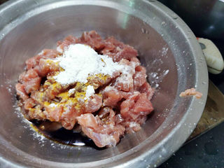 13、土豆炒肉丝,加淀粉