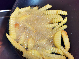 22、土豆炒肉丝,炸至金黄色