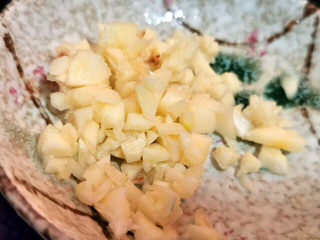 28、土豆炒肉丝,蒜末