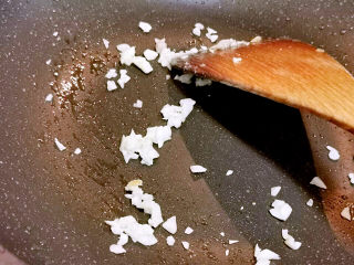 29、土豆炒肉丝,炒香蒜末