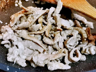 30、土豆炒肉丝,下猪肉丝