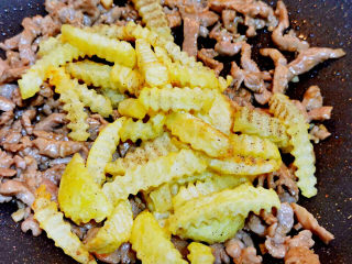 31、土豆炒肉丝,下土豆条