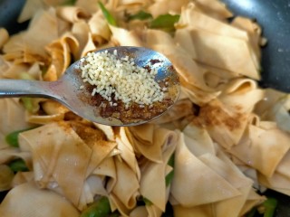 11、红烧豆皮,少许鸡精