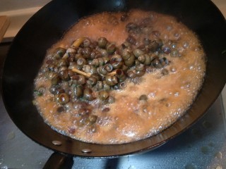 9、炒螺丝, 大火螺丝会自己煮出水来。