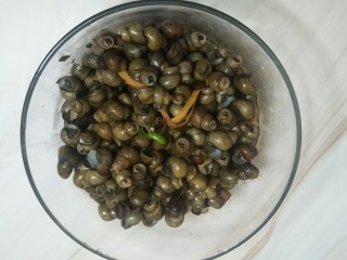 11、炒螺丝,就可以了，螺丝炒的时间长就嗦不出来了。