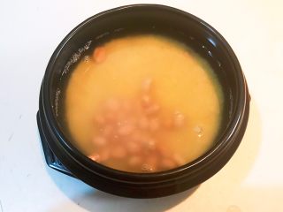 11、元气早餐 砂锅海参小米粥,加入冷水,浸泡60分钟