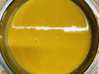 16、焦糖南瓜布丁,再次搅拌均匀。