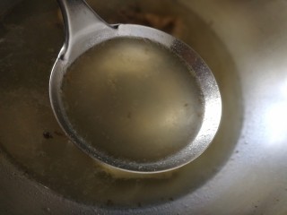 6、鸡汤馄饨,汤就煮好了。