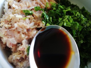 12、鸡汤馄饨,调味：加一勺酱油。