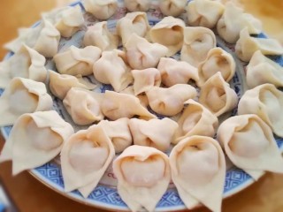 18、鸡汤馄饨,包好。
