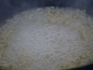 8、煎蛋炒方便面,大概3,5分钟