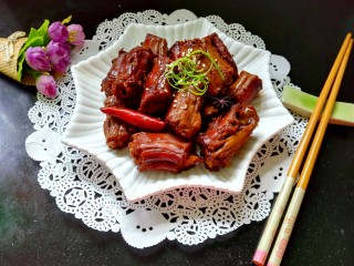 13、五香鸭脖,拍上成品图，一盘美味的五香鸭脖就完成了