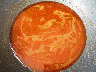 13、关东煮,加入开水烧开，小火煮3-5分钟关火。 