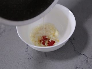 15、黄瓜拌腐竹,浇上一勺滚油