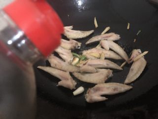 10、红烧鸡翅尖,生抽