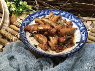 14、红烧鸡翅尖,一道美味的红烧鸡翅尖完成了。