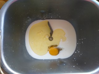 5、红枣面包,加入50ml玉米油