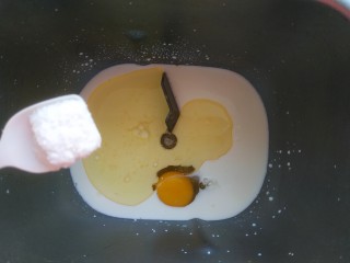 6、红枣面包,加入1克盐