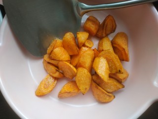 9、生炒鸡,胡萝卜变焦黄,盛出待用