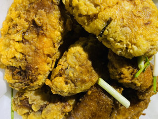 15、炸鸡中翅,出锅装盘，美食做好。