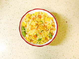 13、耳光炒饭,起锅,全部装入碗里