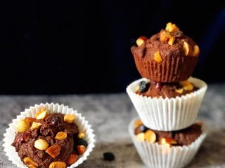 5、巧克力果仁小蛋糕,美美的巧克力果仁小蛋糕就烤好了