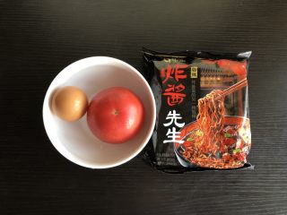 1、番茄浓汤面,准备主要食材