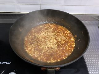 10、番茄浓汤面,煮5分钟，至面条没有硬芯即可