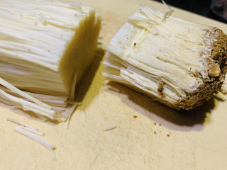 3、金针菇肥牛卷,金针菇去根