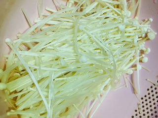 5、金针菇肥牛卷,沥干水