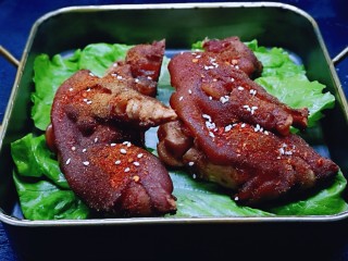 16、香辣孜然烤猪蹄,近看，真的超级超级好吃，喜欢的做起来吧！