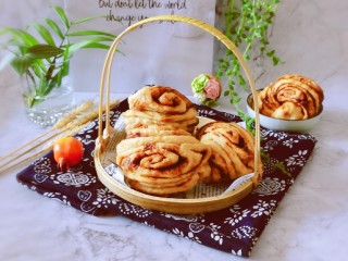 16、红糖花卷,出锅啦  暄软香甜。