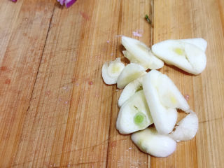 6、干炒牛河,大蒜切片