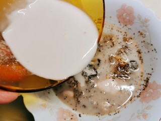 8、蚵仔煎,倒入水淀粉