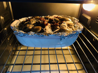 17、花蛤粉丝,烤箱直接上下火230度，中层，开烤；