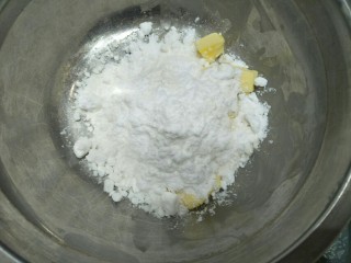 1、蓝莓酥粒蛋糕,15克黄油，20克低粉，12克糖粉混合(黄油不需要软化)