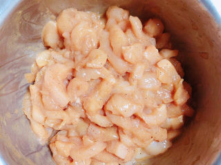 4、臊子面,搅拌均匀，研制10分钟。