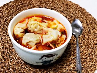 23、重庆红油抄手,放入调好的料汁里即可