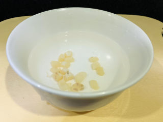 4、海带冬瓜汤,干贝少许泡水；