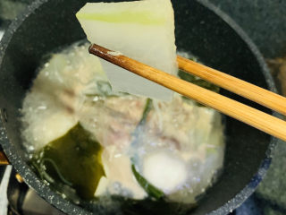 14、海带冬瓜汤,冬瓜呈透明状；