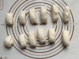 5、仿真蘑菇包,分成12份。可大可小，看起来更真实。